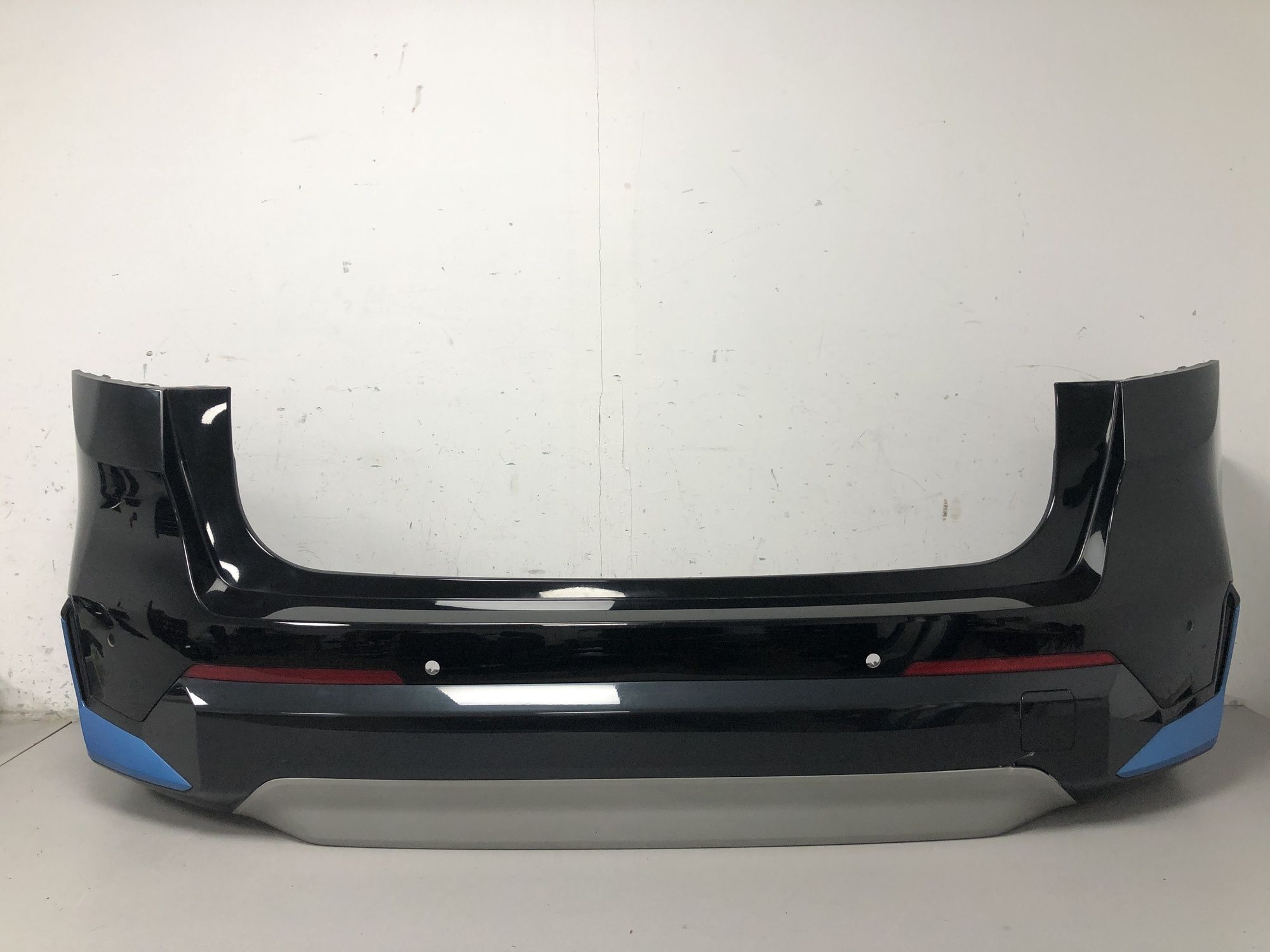 Задній бампер BMW iX1 U11 колір 668 2022-
