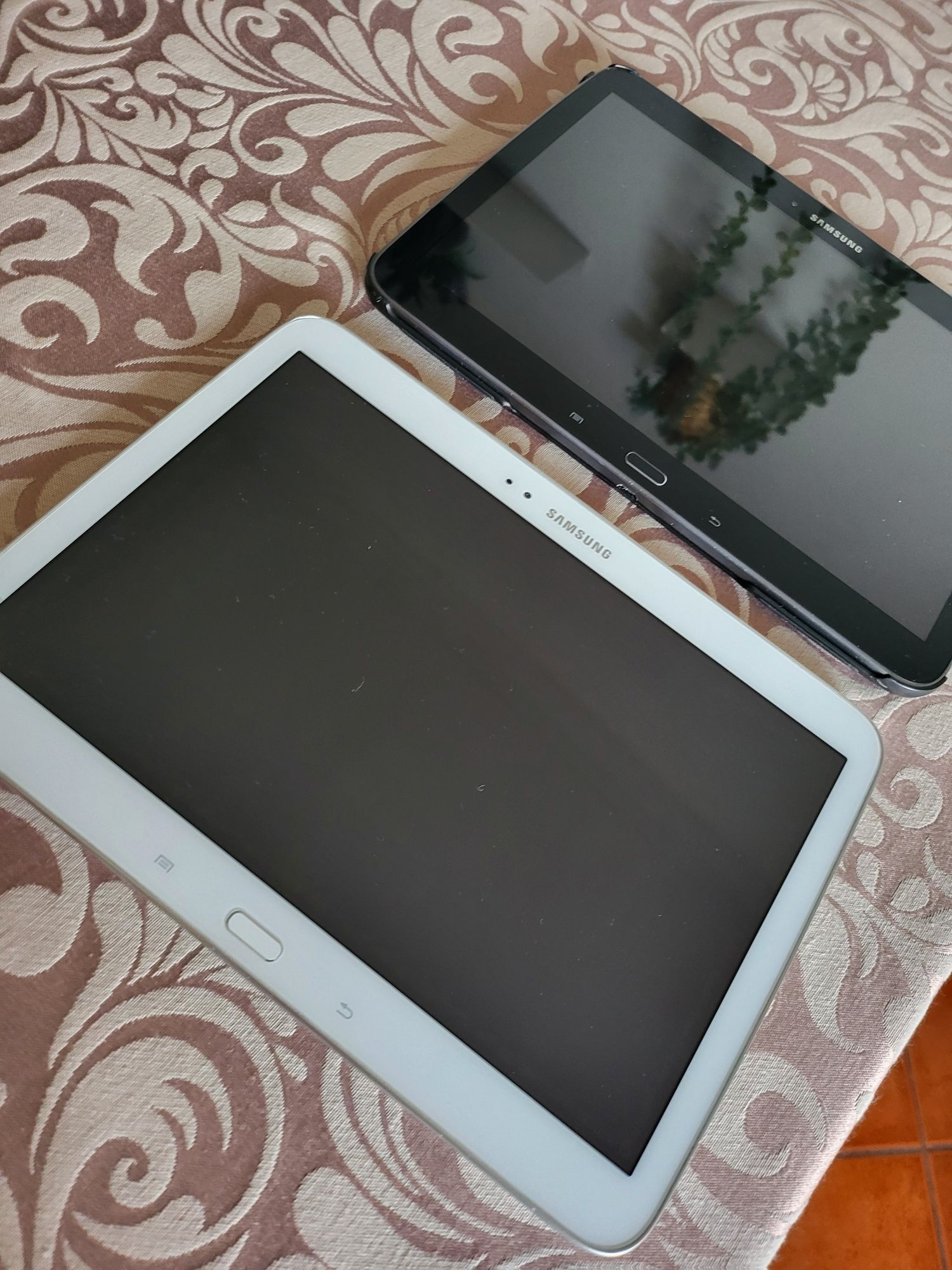 Tablets Samsung  tab 3 para quem souber arranjar ver descrição 2 table