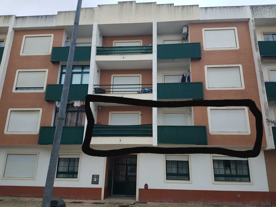 Vendo T3 em 1-andar totalmente remodelado