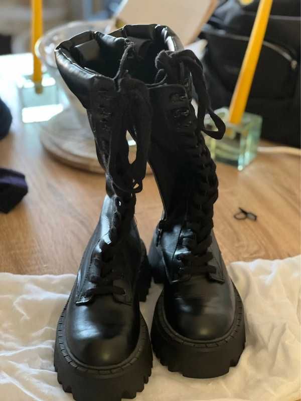 Botas militares de pele Zara