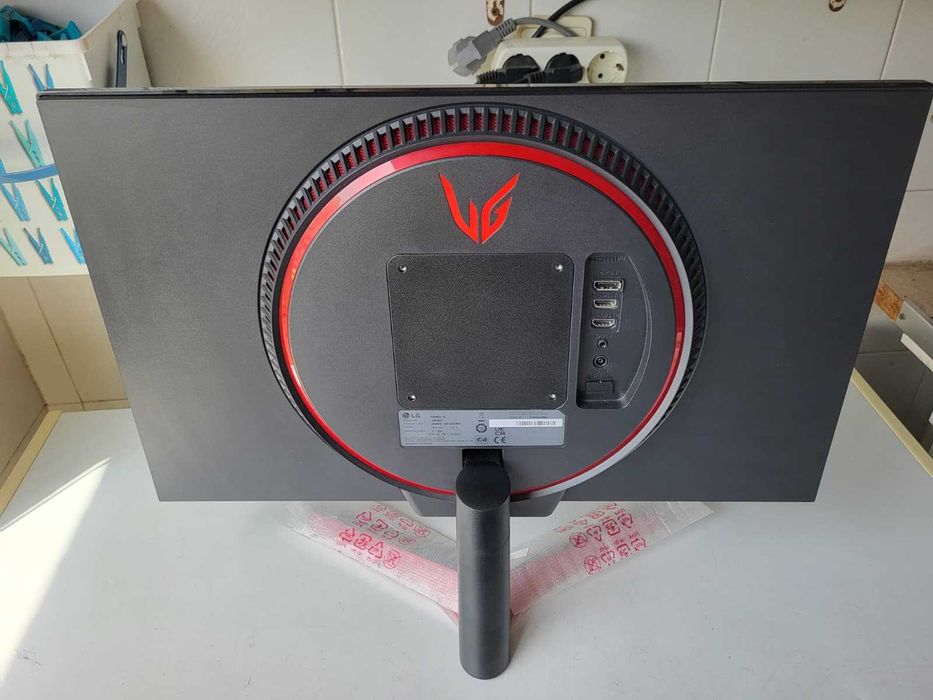 Monitor Gaming LG UltraGear 24” 144Hz + Suporte de Oferta