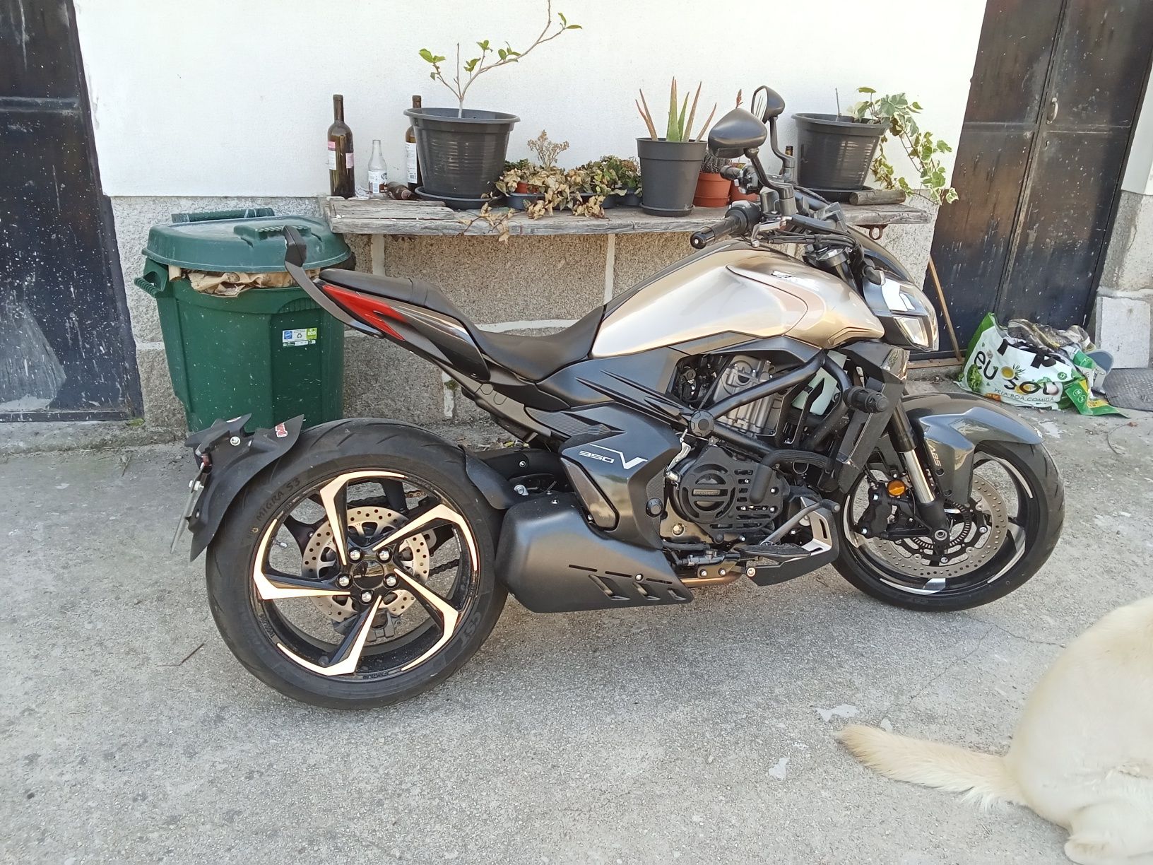 Moto ZONTES V 350 com 250km rodados, como nova!