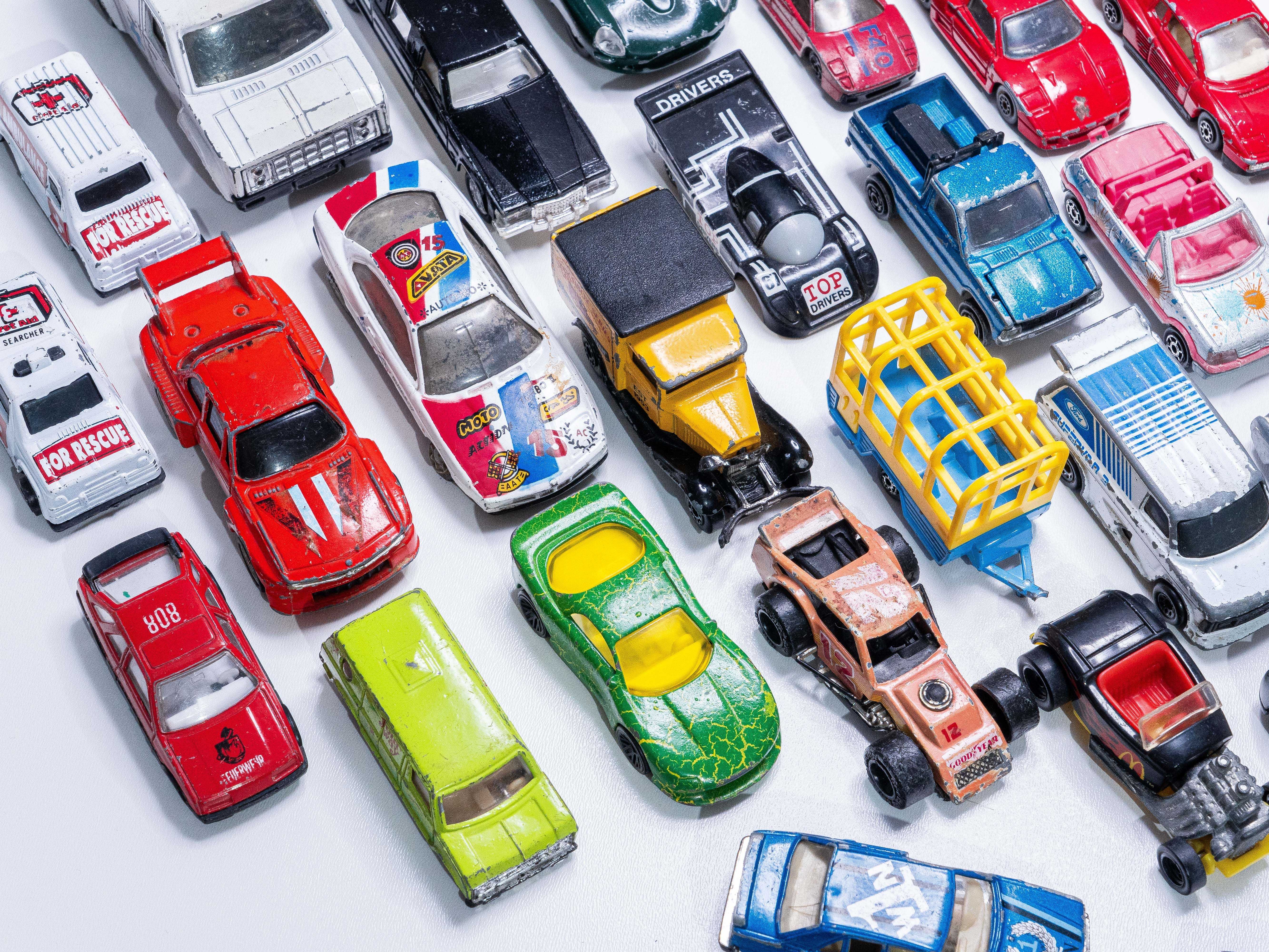 Duży zestaw pojazdów Matchbox Majorette MC Toy Hot Wheels NOVACAR