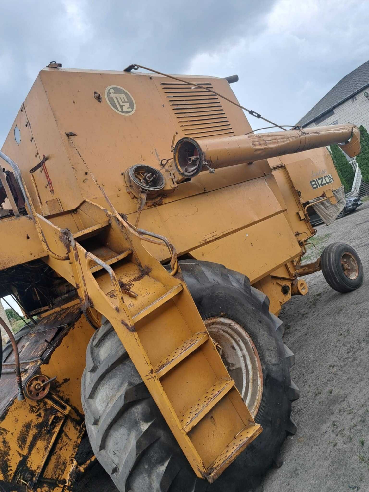 Sprzedam kombajn bizon z056