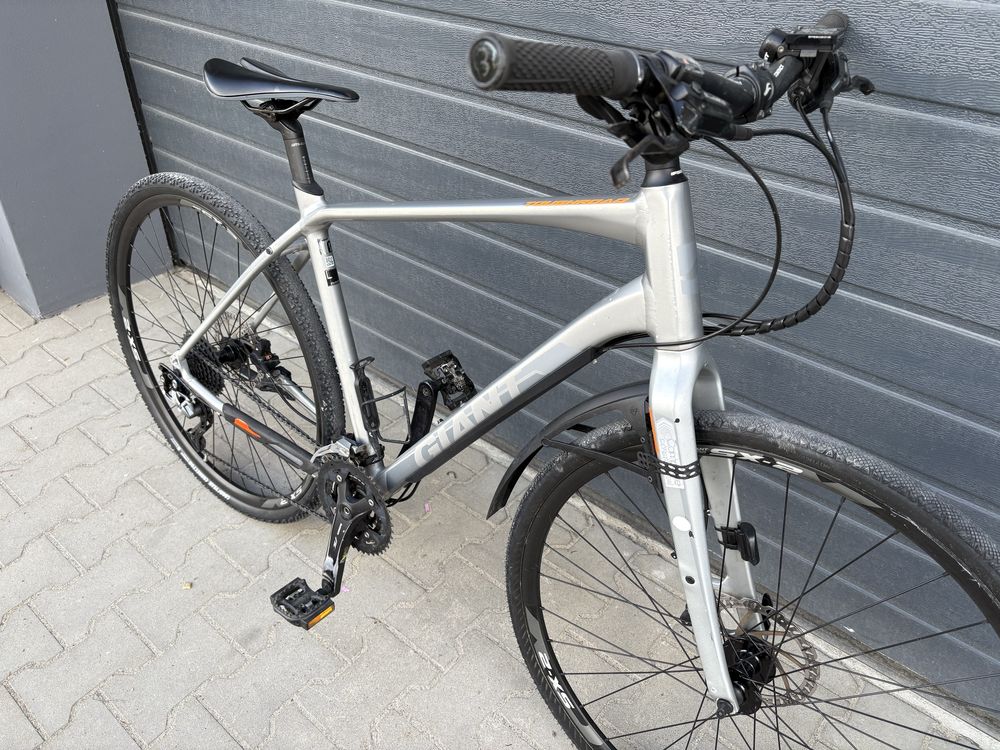 Rower Giant Toughroad L 28 hydraulika Shimano 3x9 Specialized Cube
