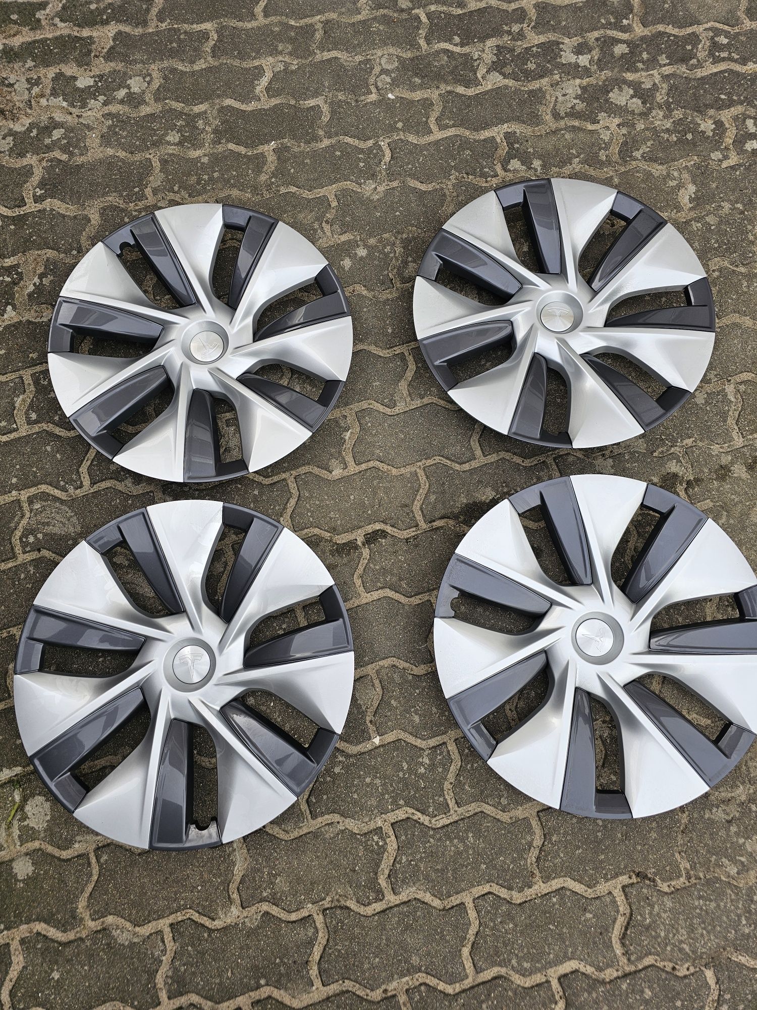 Do Tesli Y 19" nowe