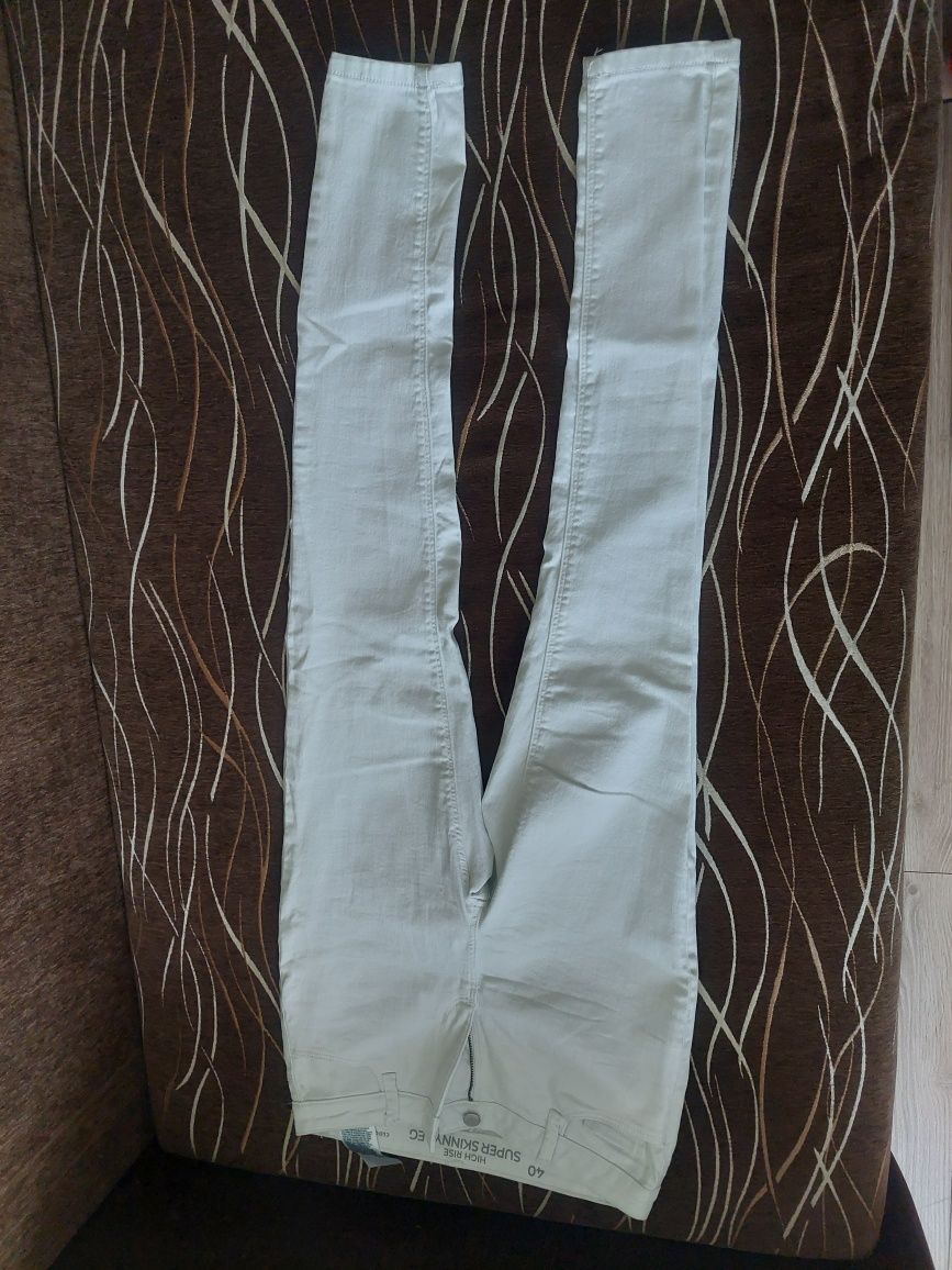 Białe jeansy rozmiar 40