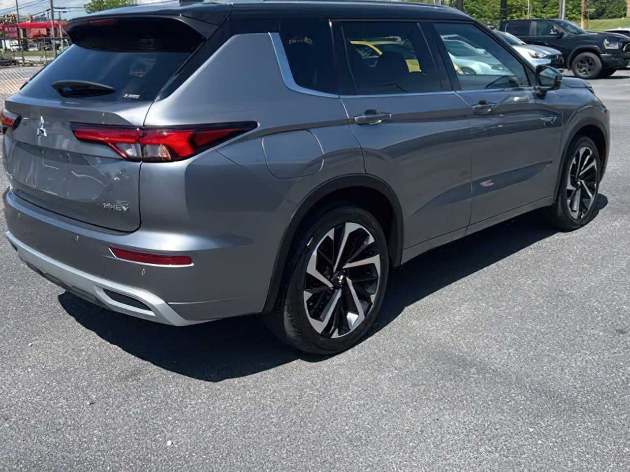 Mitsubishi Outlander PHEV SEL 2023