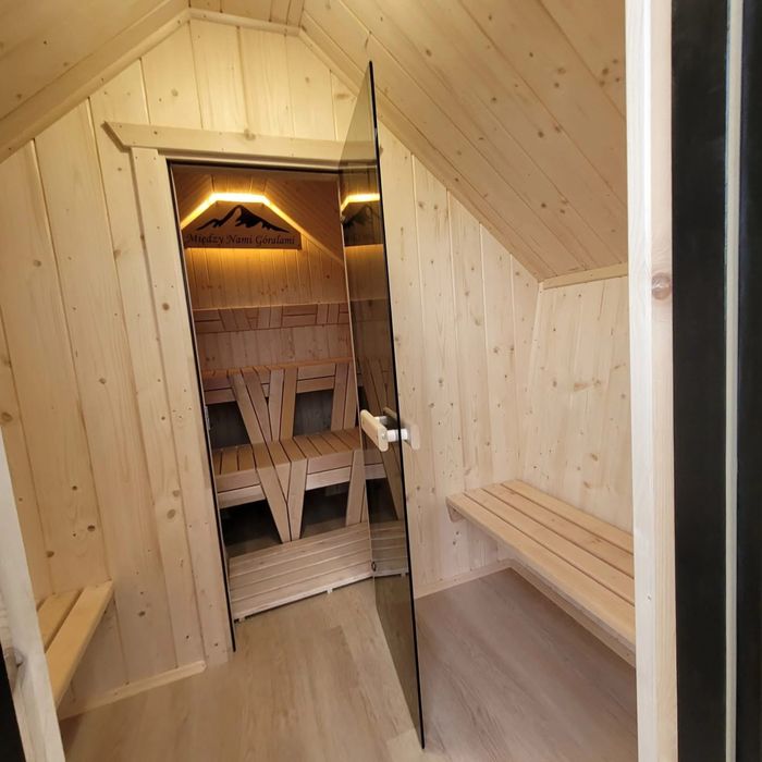 Drewniany domek w górach nad Jeziorem Czorsztyńskim