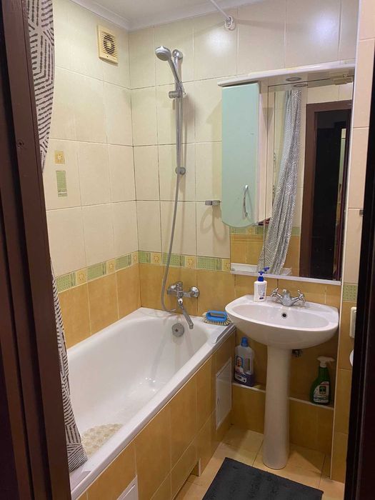 Продаж 3 кімнатної квартири біля метро Оболонь