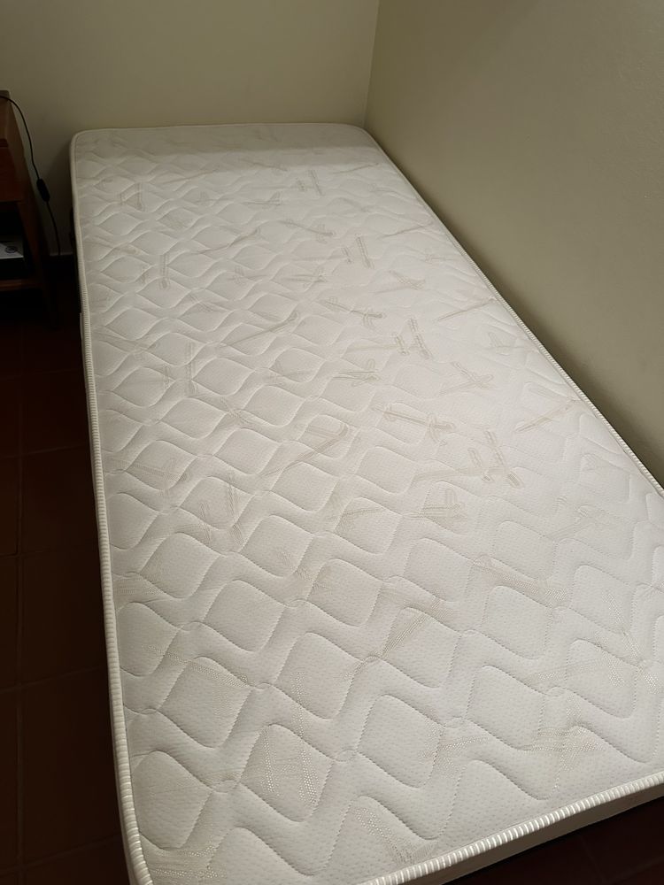 Colchao e estrado para cama de solteiro