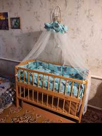 Дитяча кроватка з матрасом