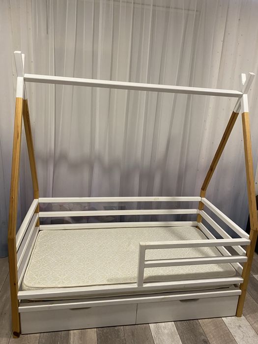 Дитяче ліжко з матрасом