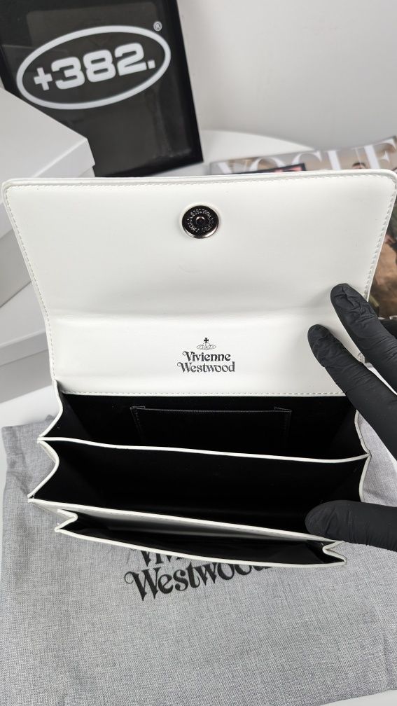 Біла сумка Vivienne Westwood