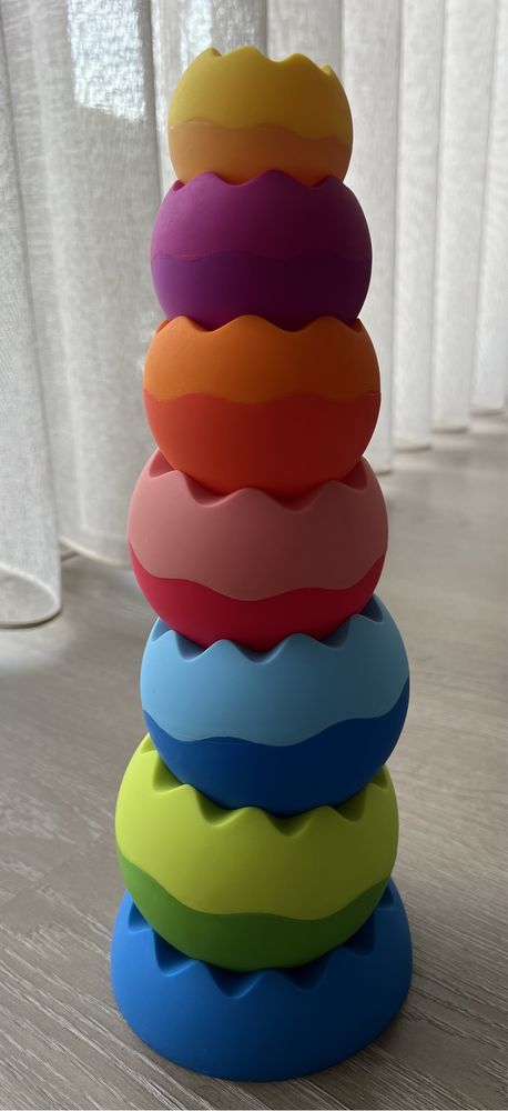 Fat Brain Toys Tobbles Neo - Construa a torre de balanço