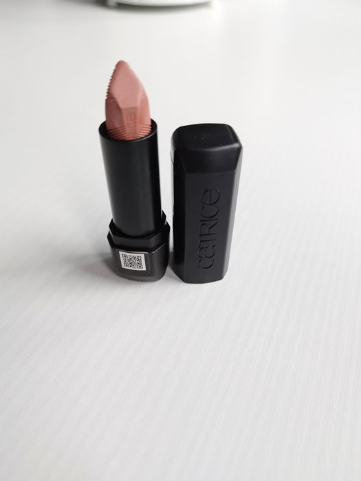Pomadka catrice scandalous matte 010