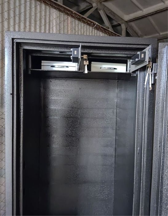 Вогнетривка сейфова шафа Укрсейф від пожежі збереже документи дешево