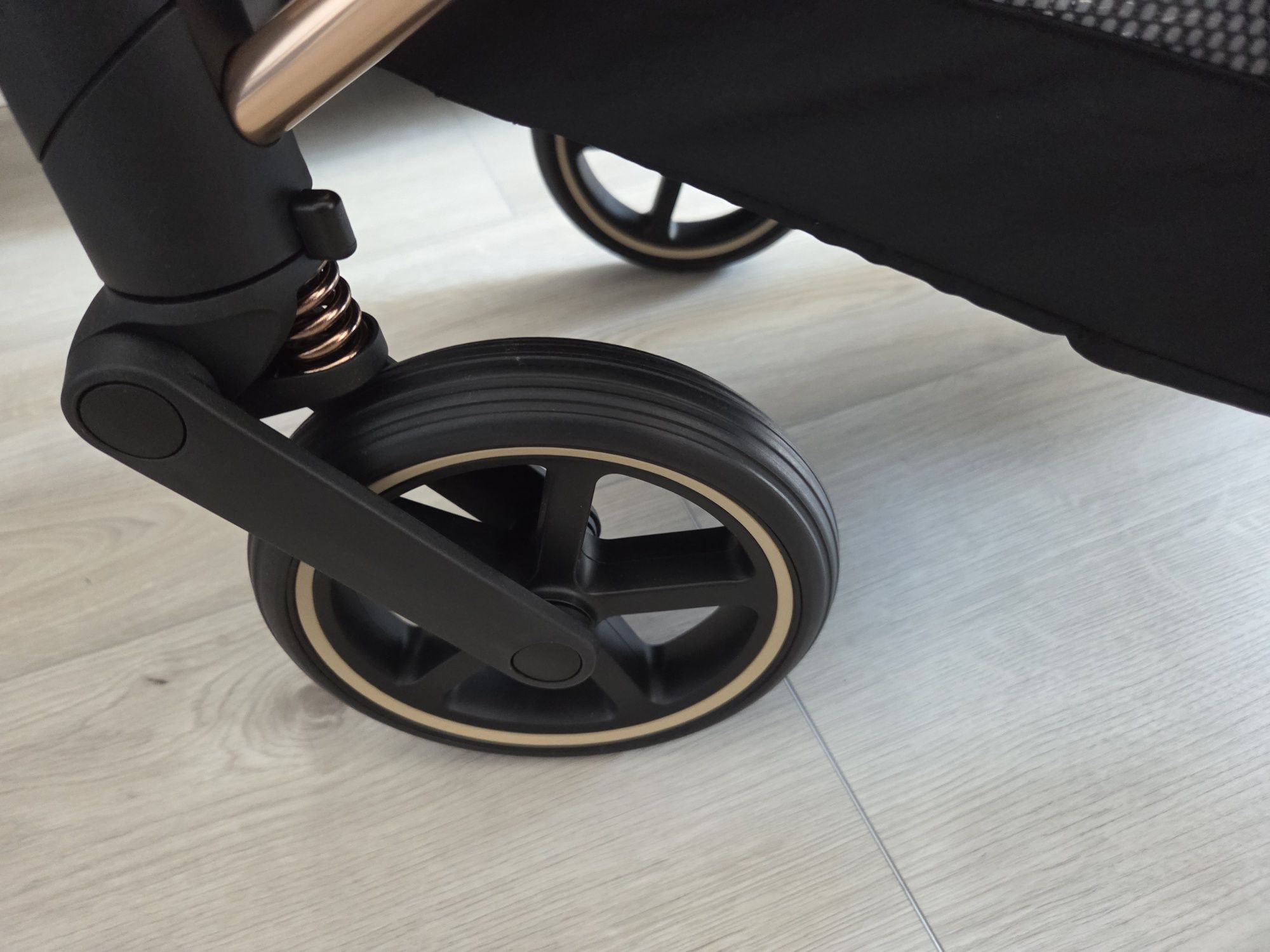 Nowy wozek Cybex Priam 4.0 beżowy