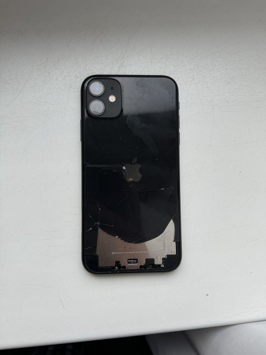 IPhone 11 на 64 GB.