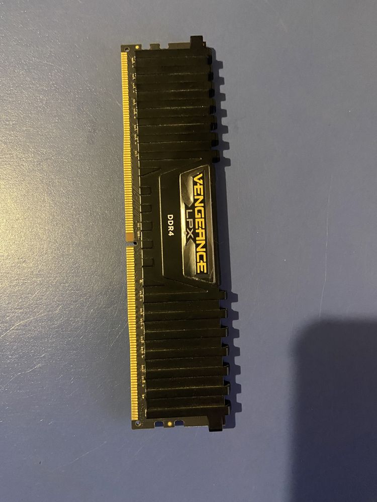 Оперативная память Corsair DDR4 3000MHz(8gb)