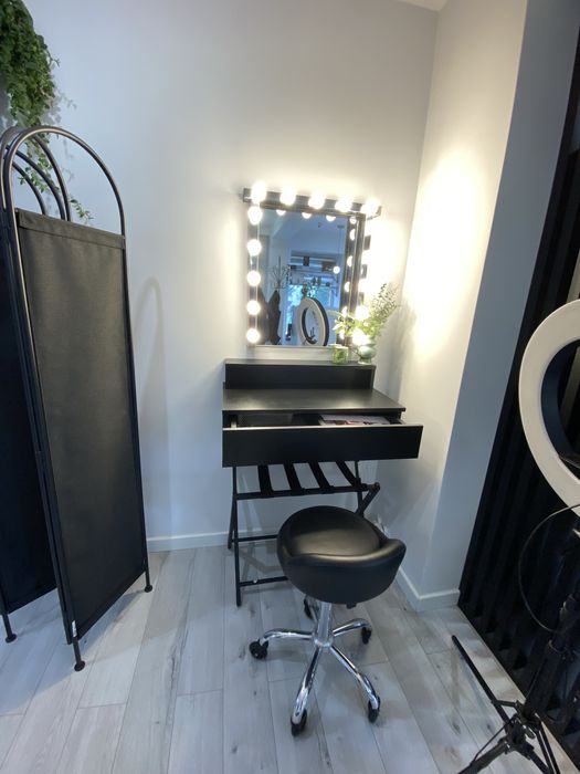 stanowisko do makijazu/brwi