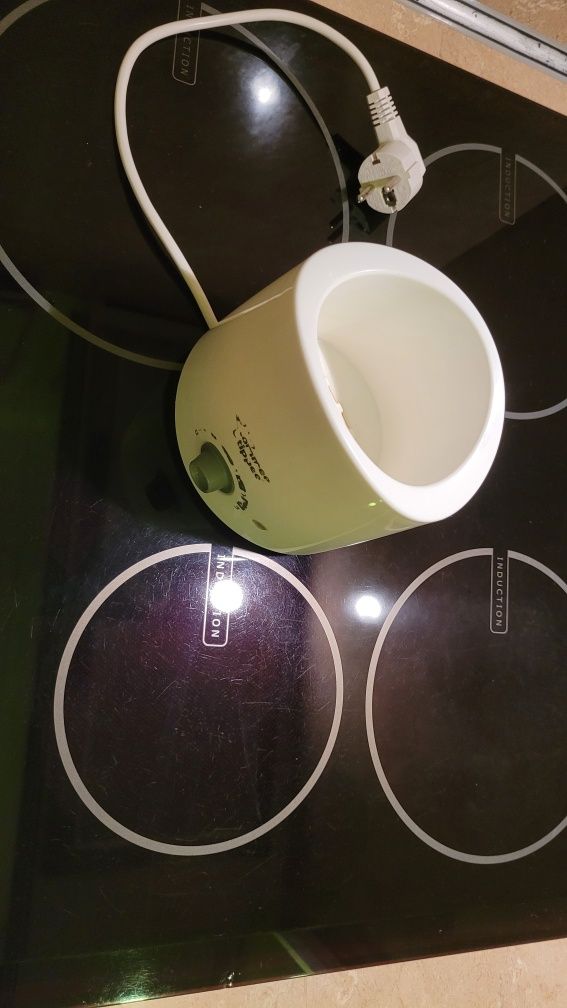 Podgrzewacz dla  niemowlaka do butelek słoiczków  itp.