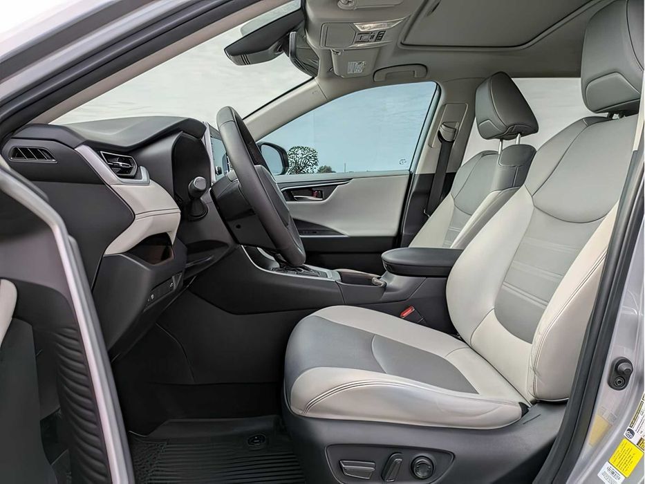 Toyota RAV4      2022