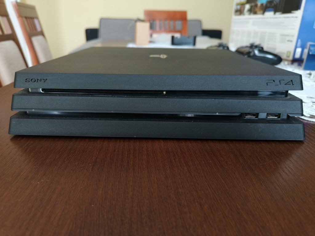 Play Station 4 Pro PS4 PRO + 2 Pady Dualshock 4 i Stacja Ładująca