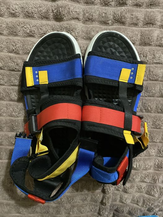 Сандалі різнокольорові