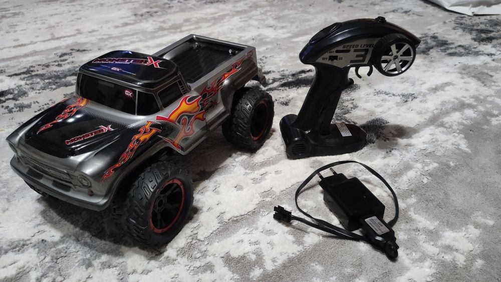 Радіуправляїма машинка