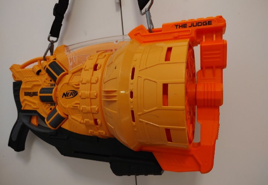 NERF Doomlands wyrzutnia The Judge Gigant Blaster
