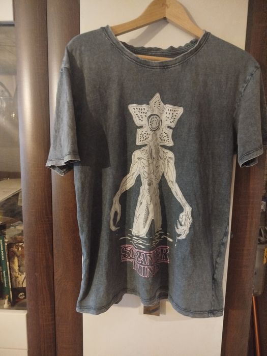 Koszulka rozmiar S i czapka Strangers Things