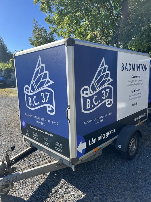 Przyczepka lekka z hamólcem najazdowym