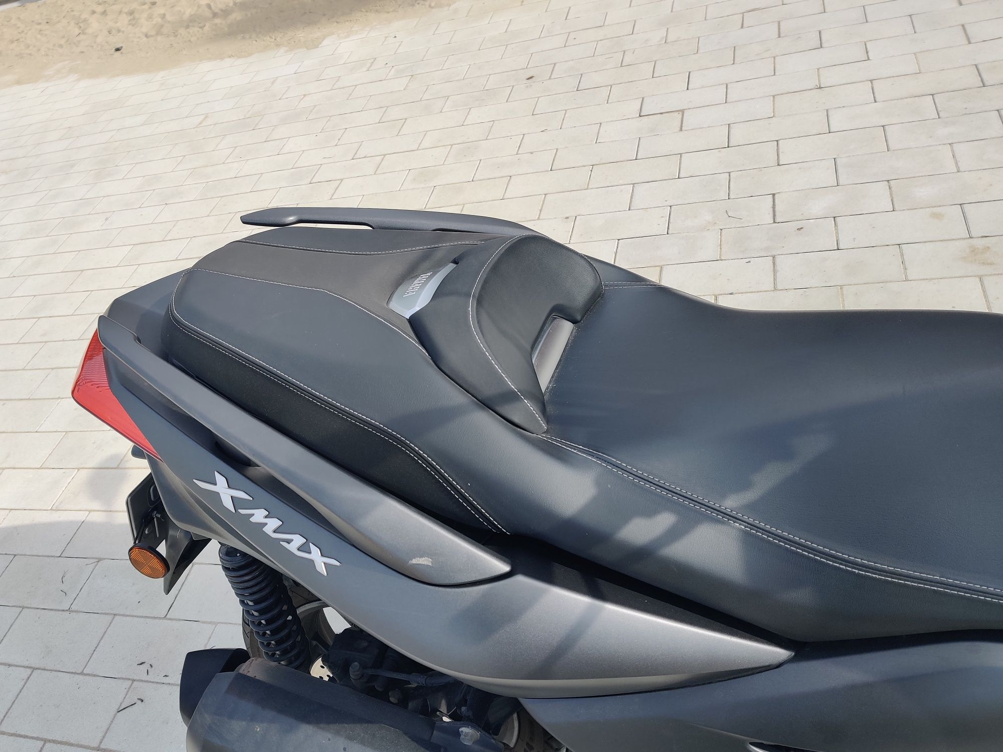 Yamaha x Max 300