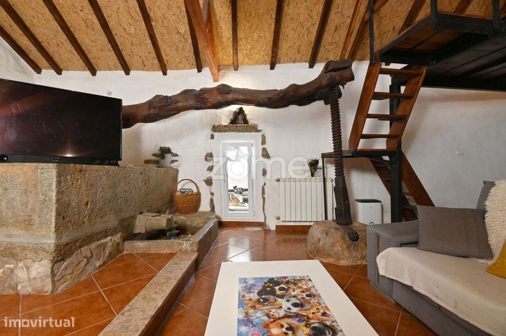 Moradia Rústica em pedra na Ribeira dos Tostões para arrendamento.