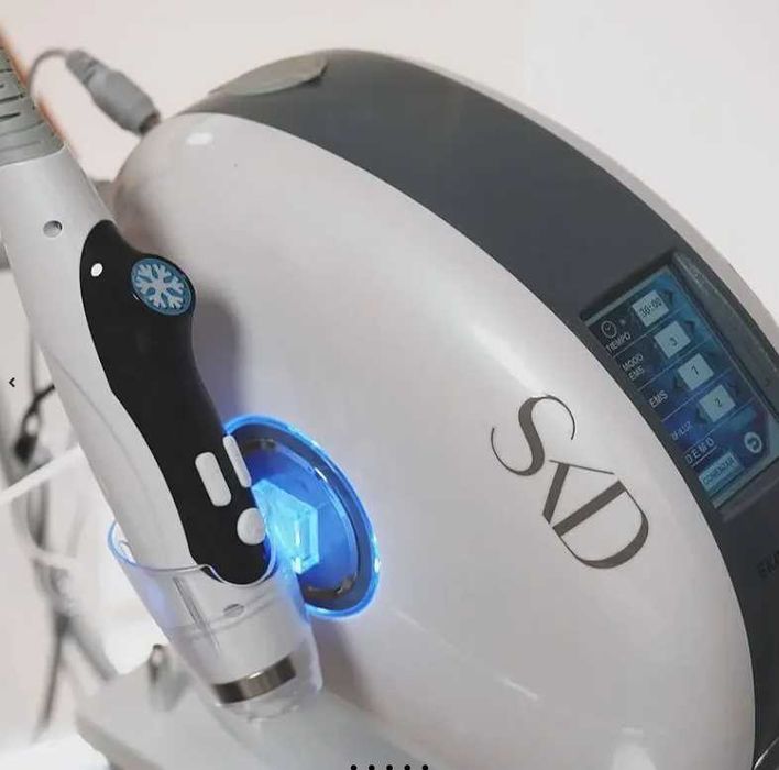 Golden Finger do eliminacji zmarszczek z mikroprądami RF, EM i Krio