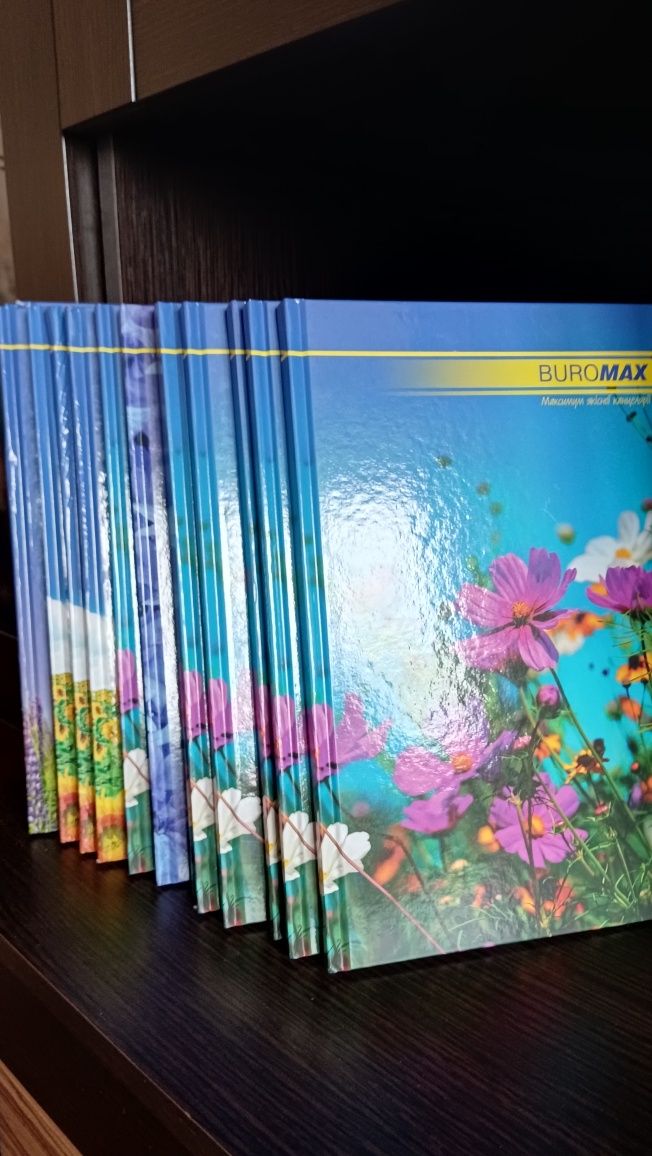 Продам канцелярские книги в клетку.