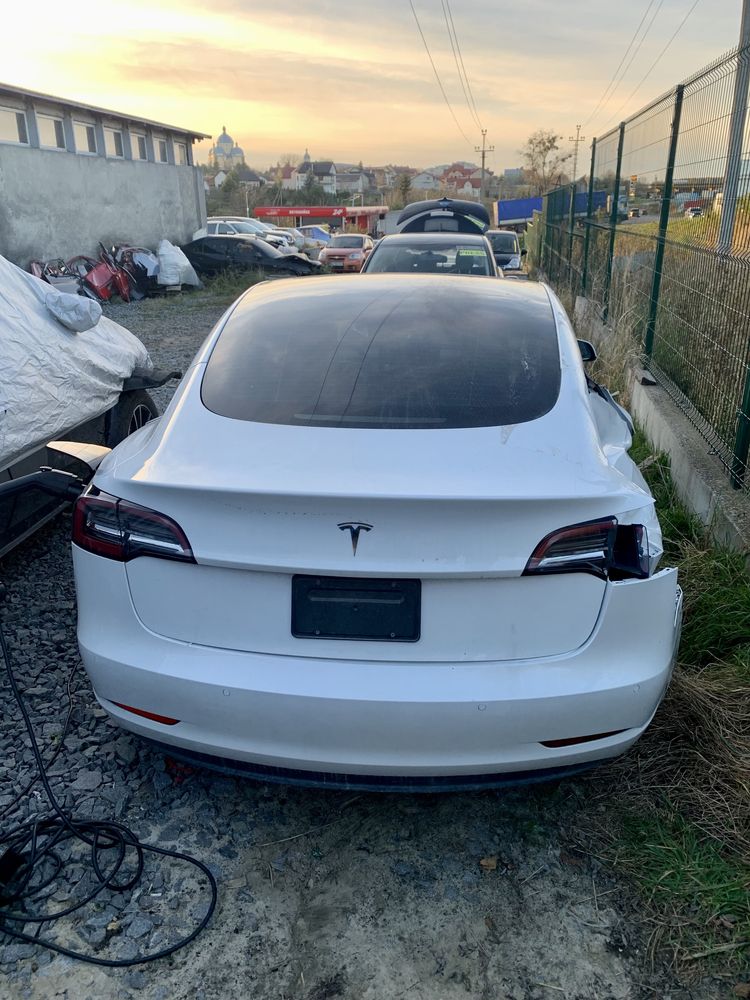 Tesla model 3 рестайлінг 22 рік після ДТП