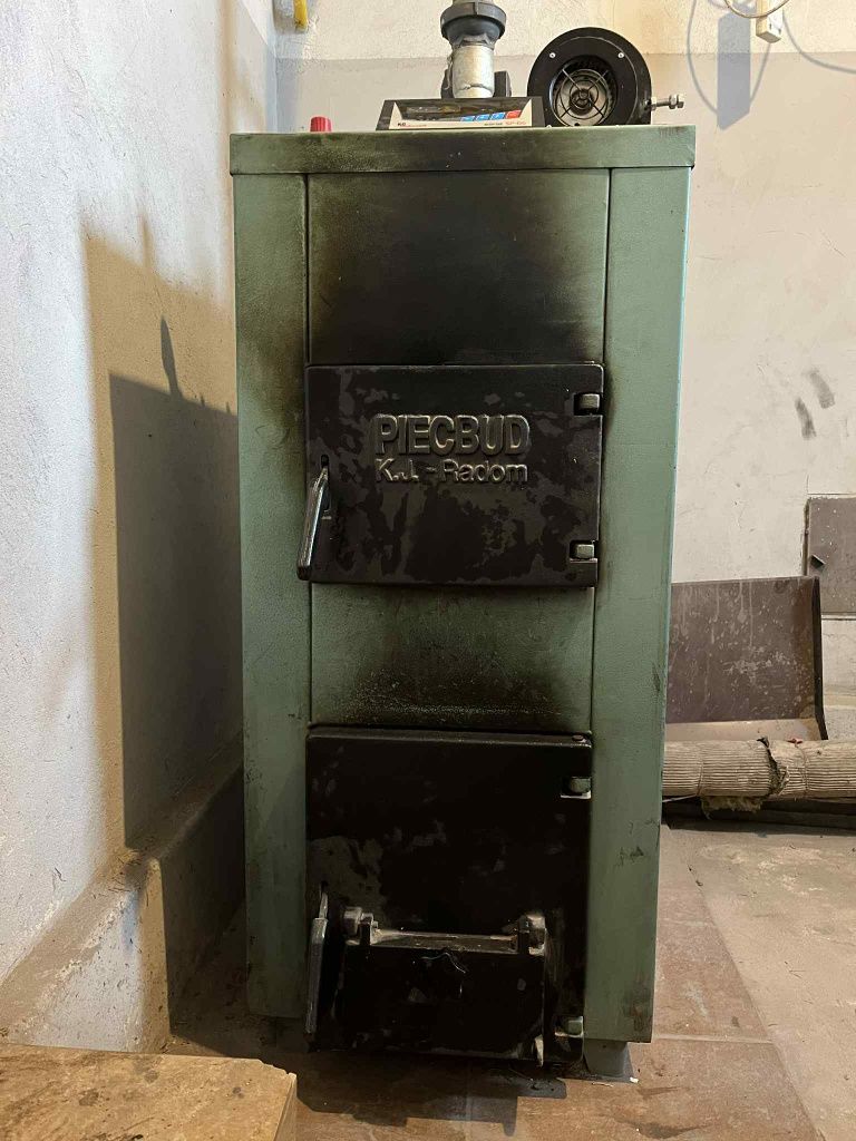 Piec na części.   .