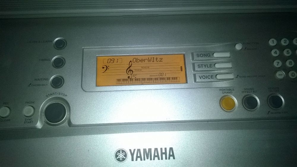 Синтезатор Ямаха ПСР - E303 відмінний стан