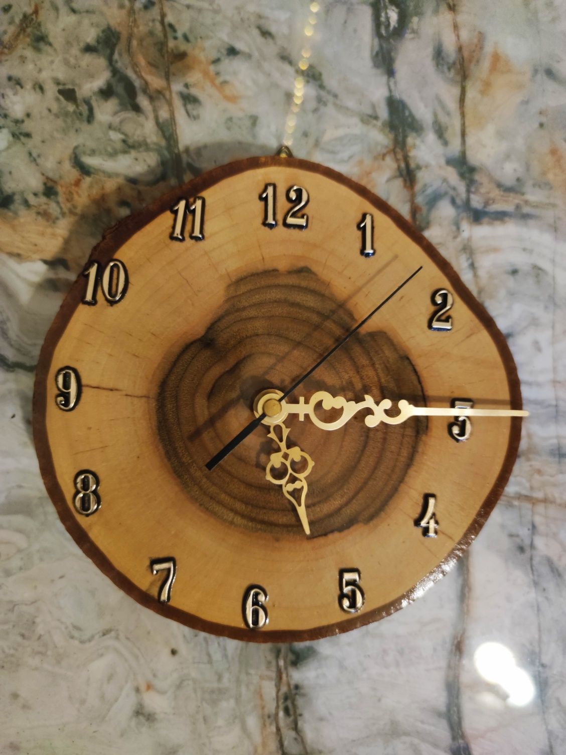 Zegar z drewna orzech