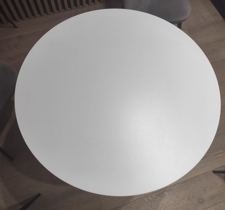 Stół okrągły nierozkładany średnica 80 cm.