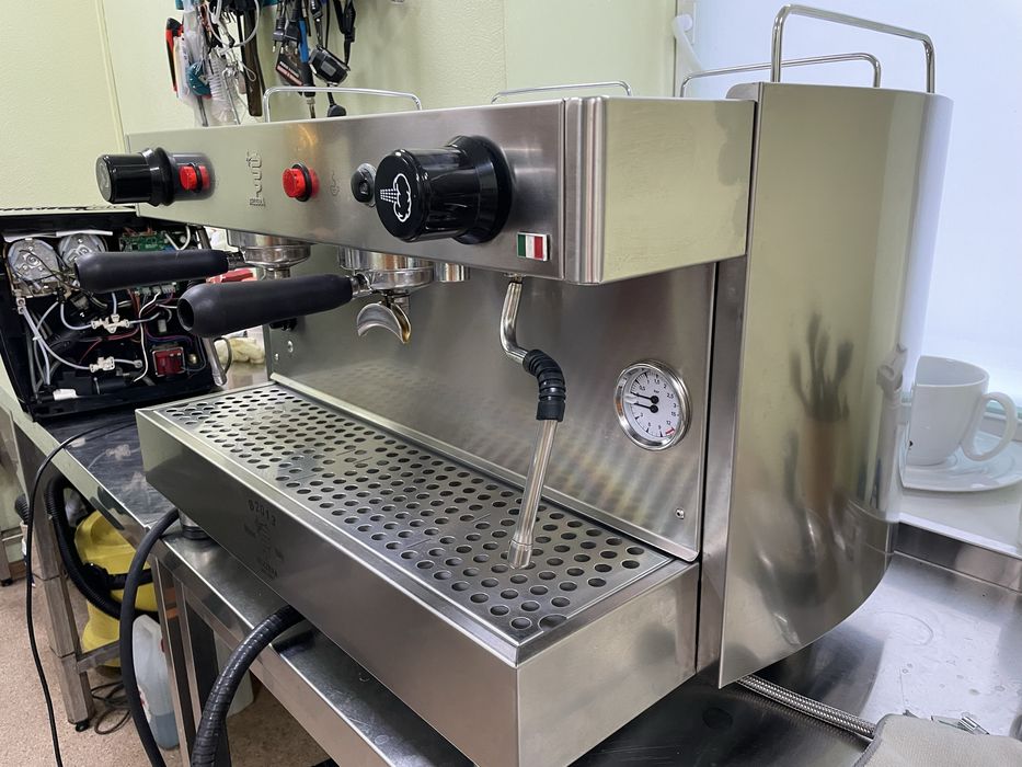 Професійна кавомашина Bezzera Rosare