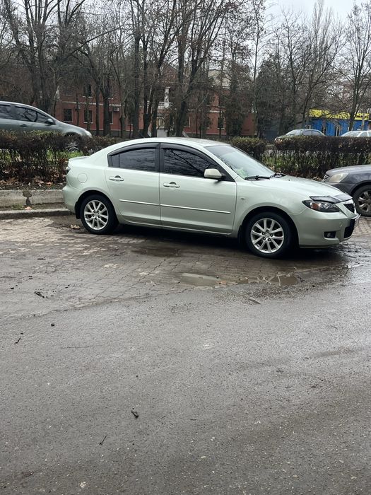 Авто Мазда 3  2008 год
