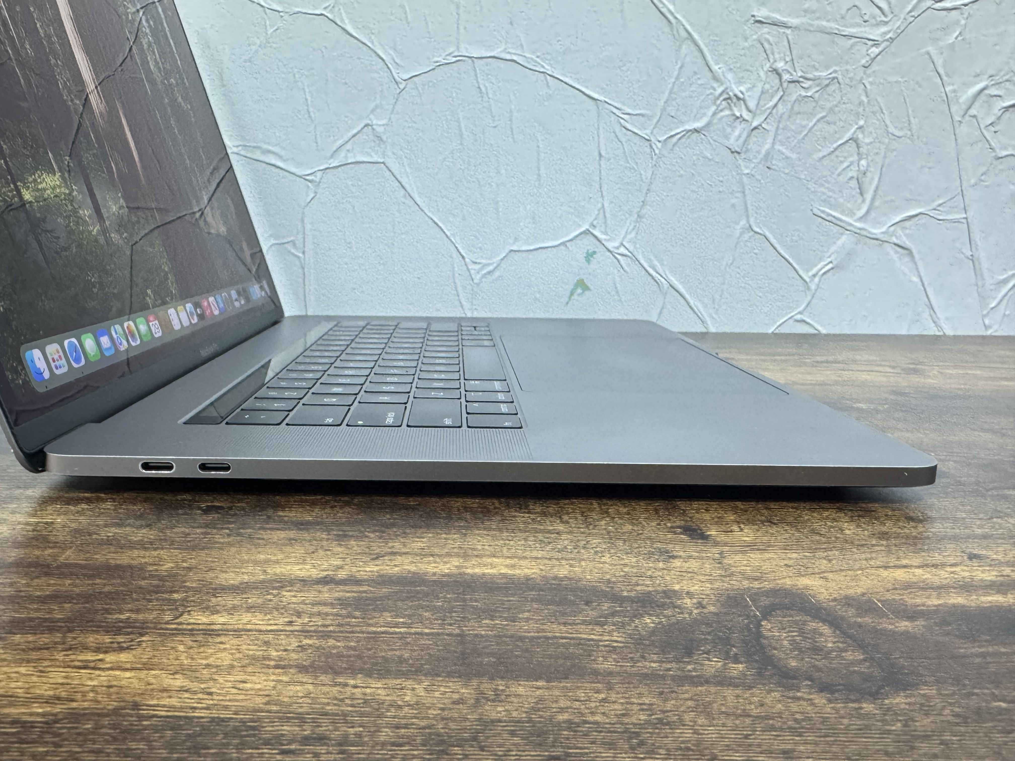 MacBook Pro 15" (2018) Retina – i7-8850H, 16GB RAM, 512GB SSD