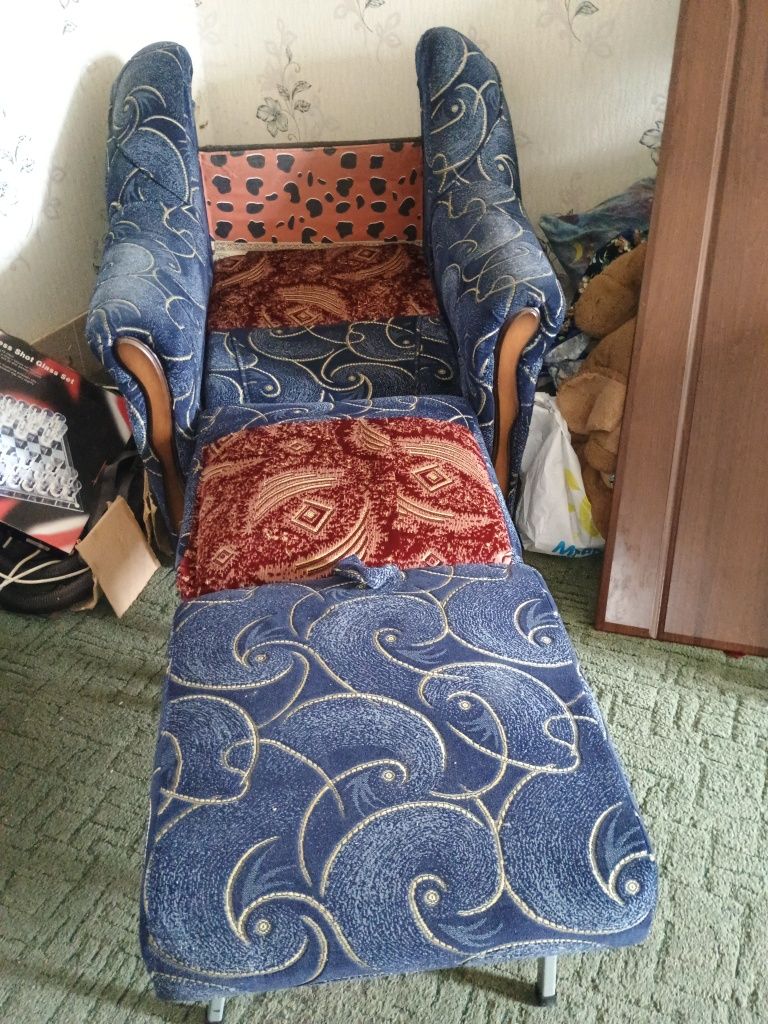 Продам диван та крісла
