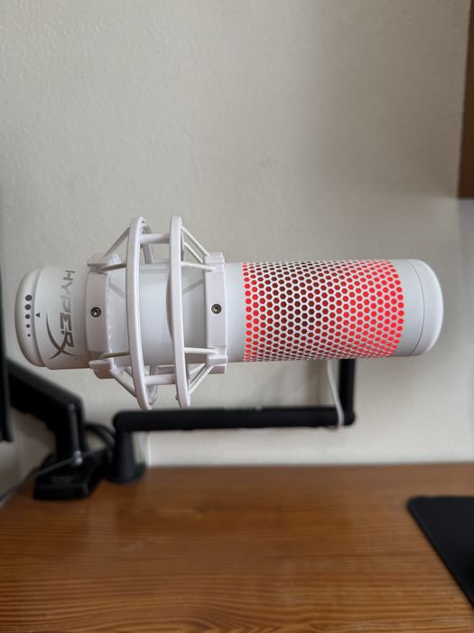 Microfone HyperX QuadCast S como NOVO com braço