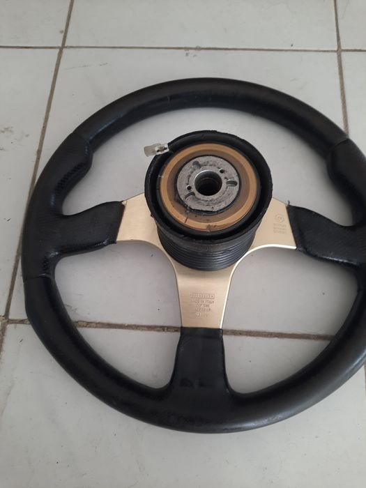 Volante momo cubo nissan
