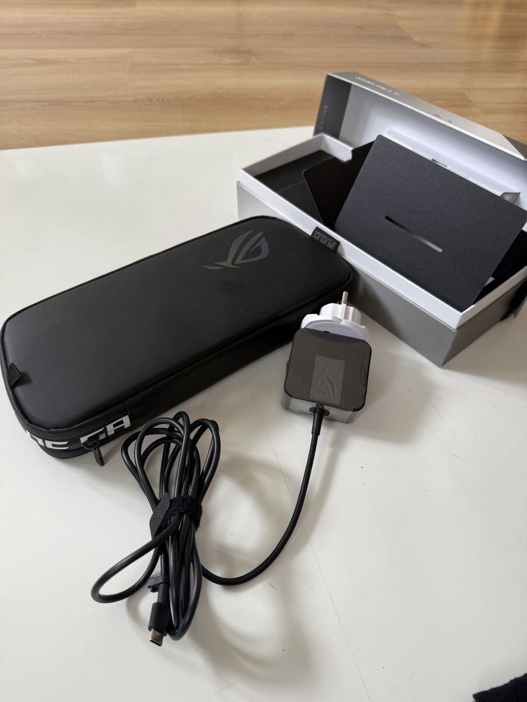 Asus ROG Ally Z1 Extreme – 512 GB – praktycznie nowa + travel case
