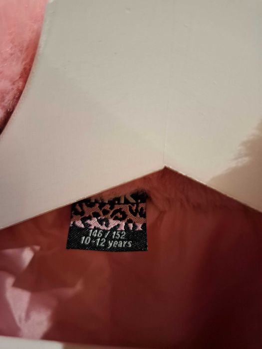 Futerko różowe w rozmiarze 146/152 na 10-12 lat